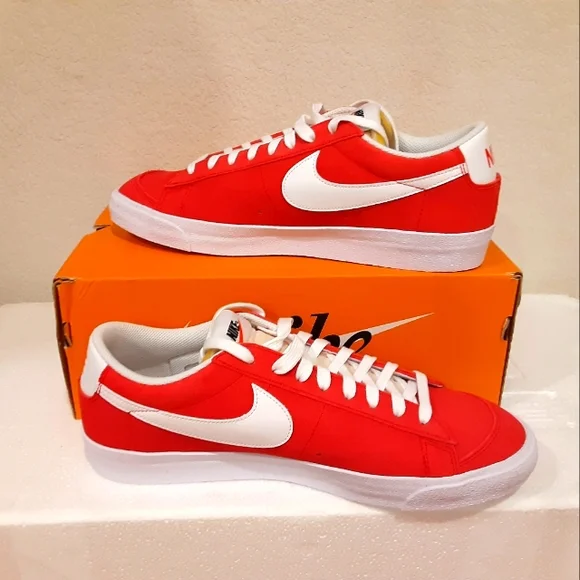 Nike - Picture 2 of 4